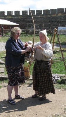 Ewa skjuter med pilbåge