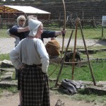 Ewa skjuter med pilbåge 2